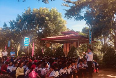 Hoạt động về hướng dẫn kỹ năng sống của Thầy Tiến sỹ Nguyễn Thanh Tùng cho học sinh trường Bế Văn Đàn